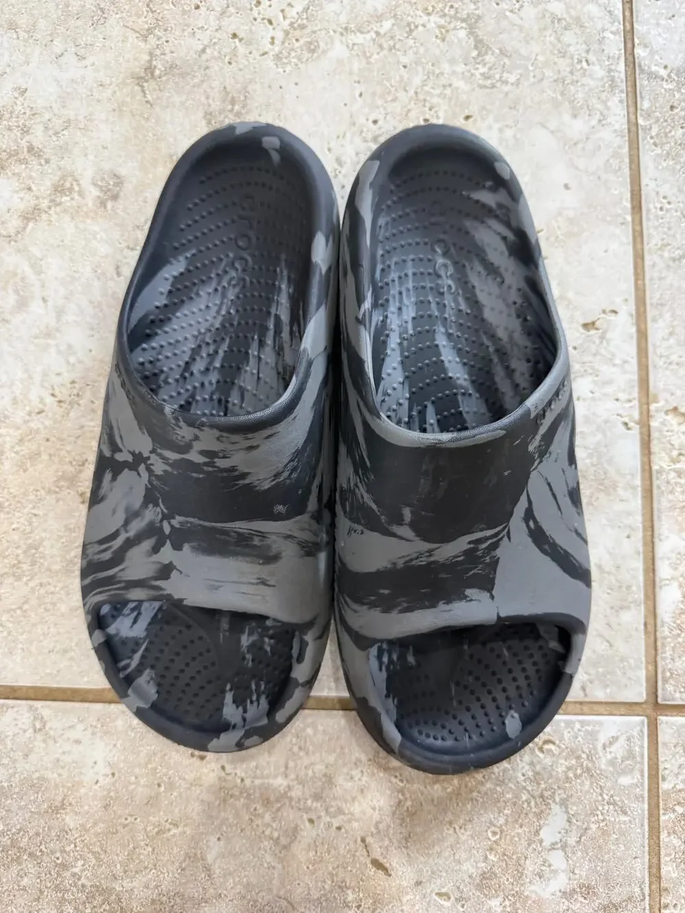Crocs Mellow Recovery Slides – Gray Camo – mens size 9